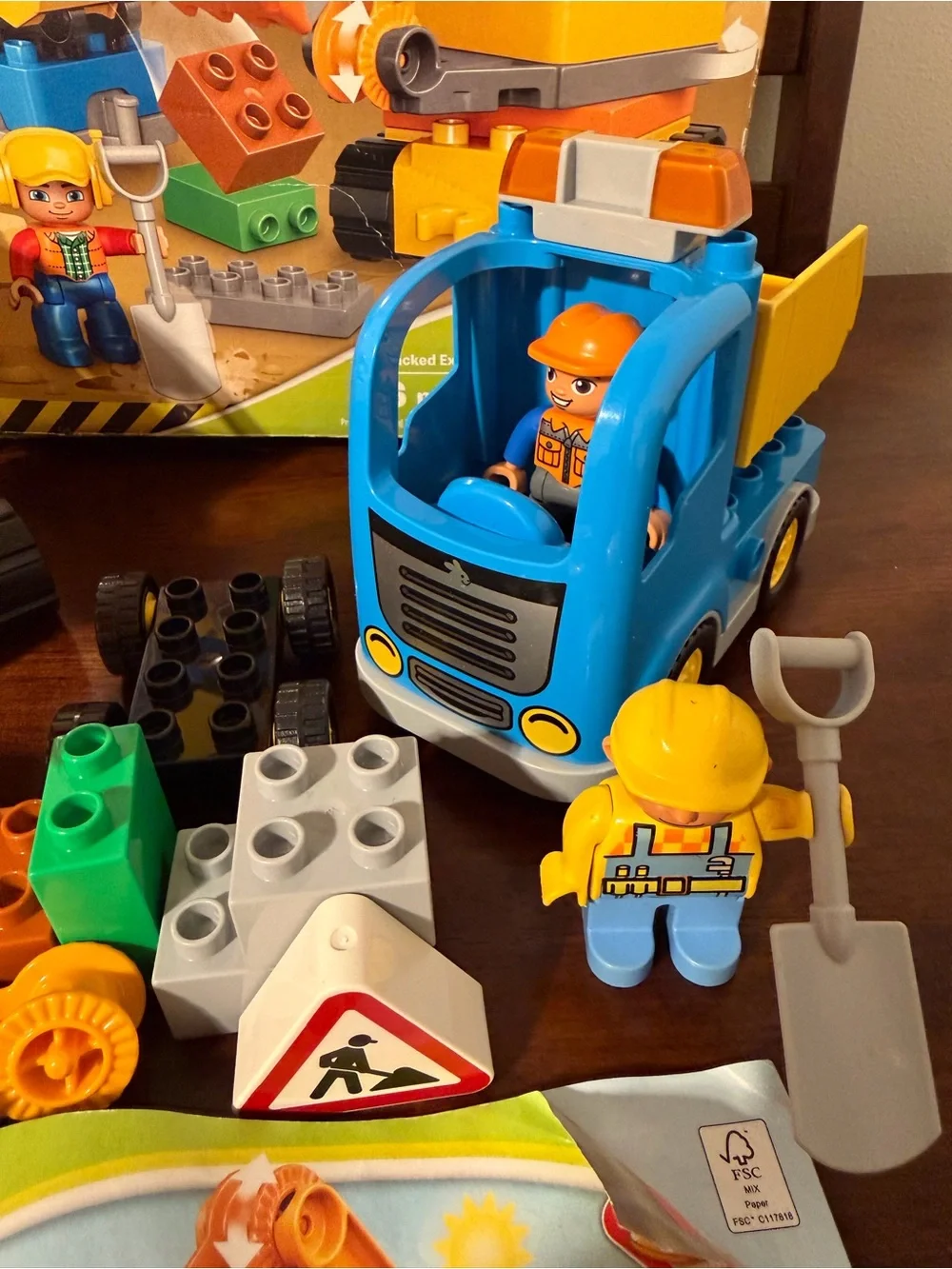 2016 LEGO DUPLO TOWN TRUCK & TRACKED EXCAVATOR CONSTRUCTION SITE BUILD SET 10812